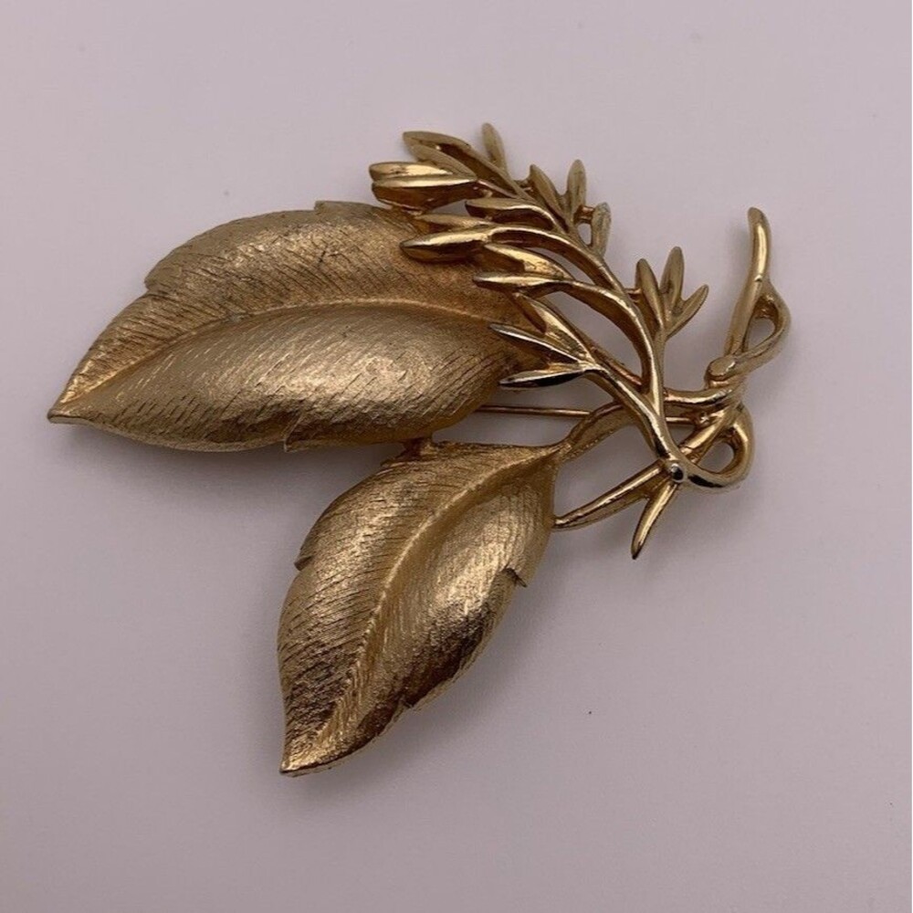 Vintage Sarah Coventry Brooch Signed Gold Tone Leaf Pin